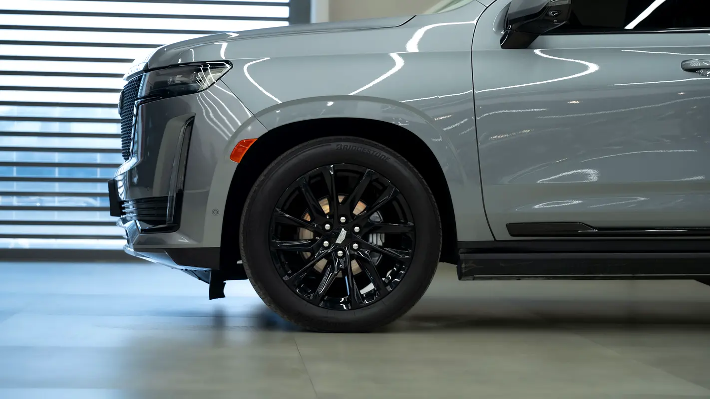 Cadillac Escalade — photo 2