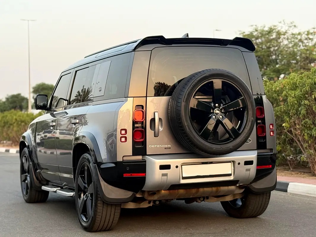 Land Rover Defender — photo 6