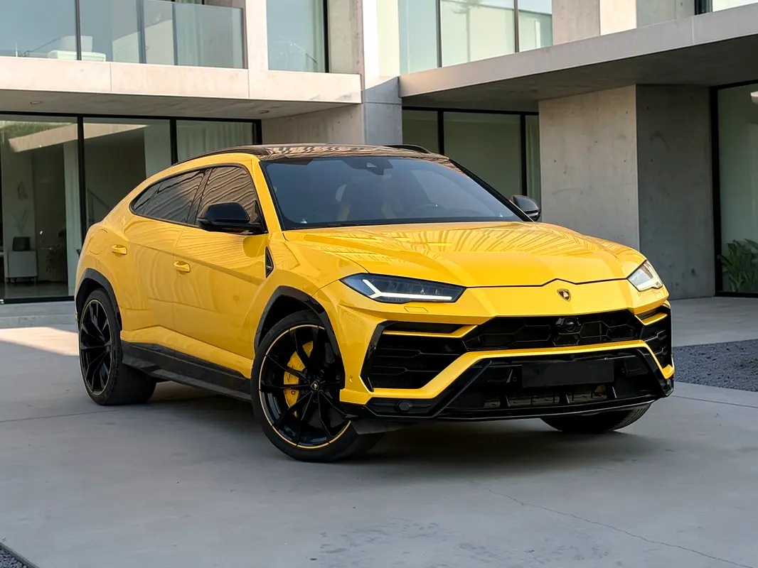 Lamborghini Urus — photo 1