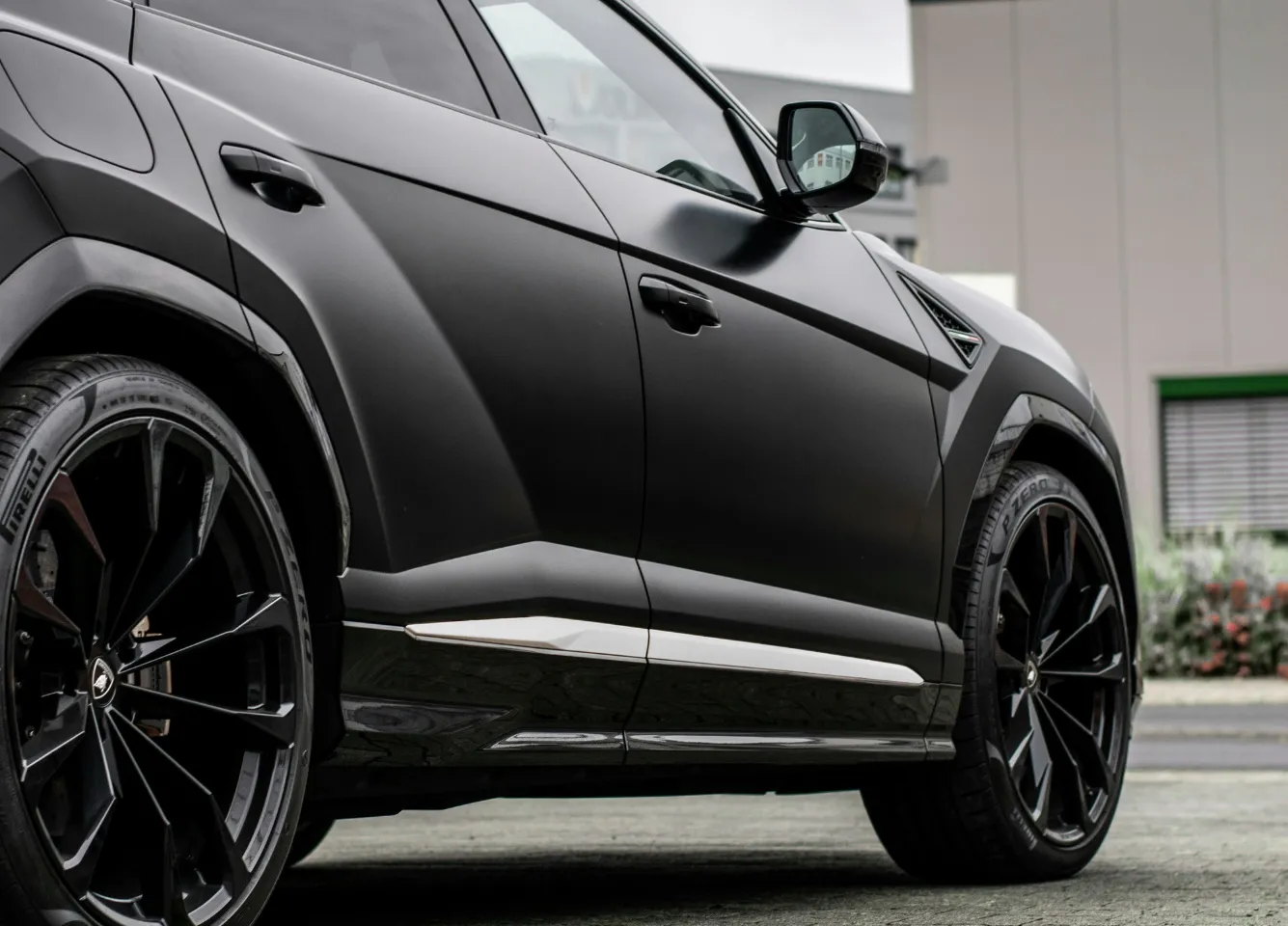 Rent a luxury car Dubai for every occasion